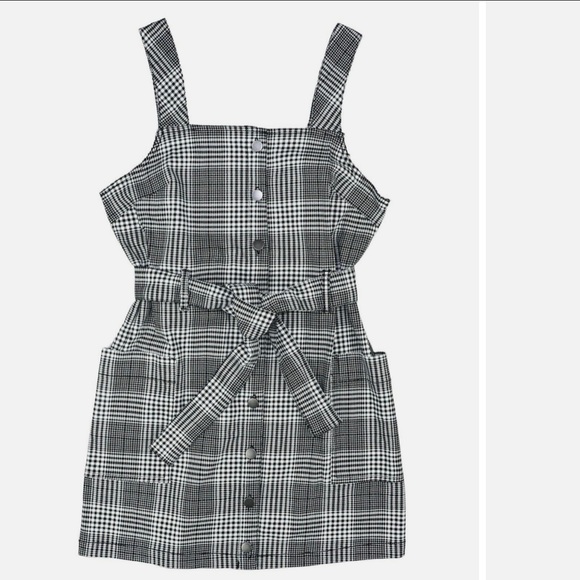 Tinseltown Dresses & Skirts - Junior button dress